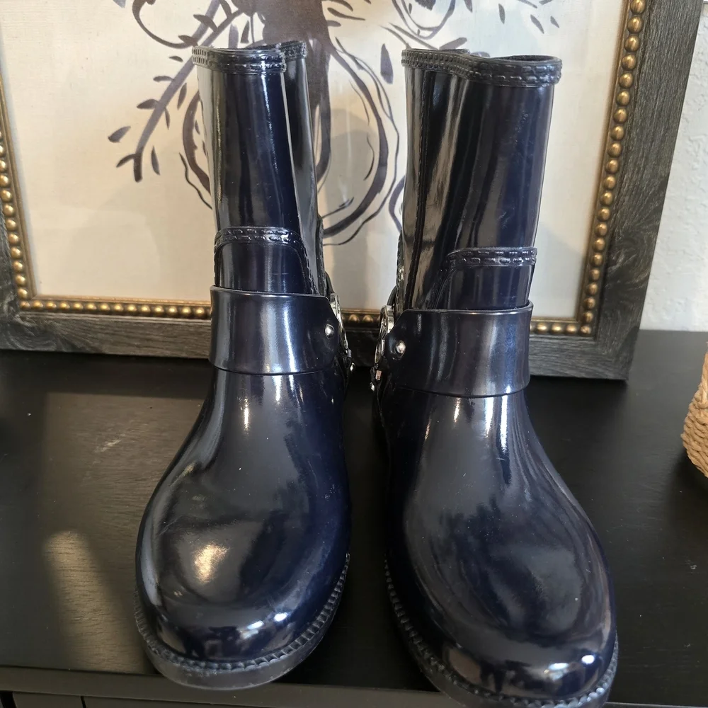 MICHAEL KORS FULTON ICONIC LOGO HARNESS NAVY BLUE SHORT RAIN BOOTS